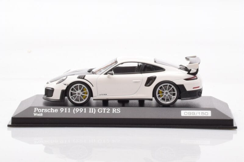 Porsche 911 991.2 GT2 RS Бял Minichamps 1:43