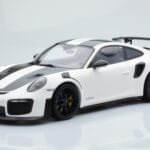 Porsche 911 GT2 RS 991.2 Weissach Package Бял Черни Магнезиеви Джанти Minichamps 1:18