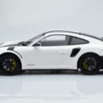 Porsche 911 GT2 RS 991.2 Weissach Package Бял Черни Магнезиеви Джанти Minichamps 1:18 - image 3 of 6