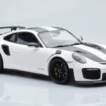 Porsche 911 GT2 RS 991.2 Weissach Package Бял Черни Магнезиеви Джанти Minichamps 1:18 - image 4 of 6
