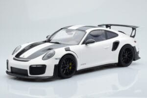 Porsche 911 GT2 RS 991.2 Weissach Package Бял Черни Магнезиеви Джанти Minichamps 1:18