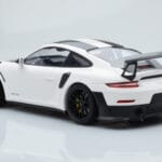 Porsche 911 GT2 RS 991.2 Weissach Package Бял Черни Магнезиеви Джанти Minichamps 1:18 - image 5 of 6