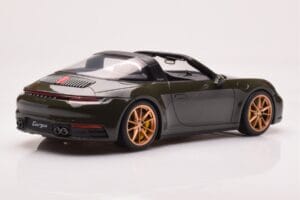Porsche 911 992 Targa 4S Маслиненозелен GT Spirit 1:18 GT438 Смола — снимка 2 от 6