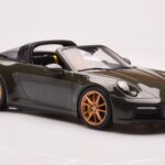 Porsche 911 992 Targa 4S Маслиненозелен GT Spirit 1:18 - image 4 of 6