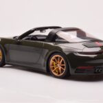 Porsche 911 992 Targa 4S Маслиненозелен GT Spirit 1:18 - image 5 of 6
