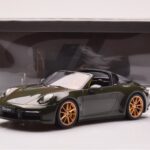 Porsche 911 992 Targa 4S Маслиненозелен GT Spirit 1:18 - image 6 of 6