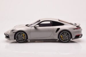 Porsche 911 992 Turbo S Crayon Сив GT Spirit 1:18 GT431 Смола — снимка 3 от 6