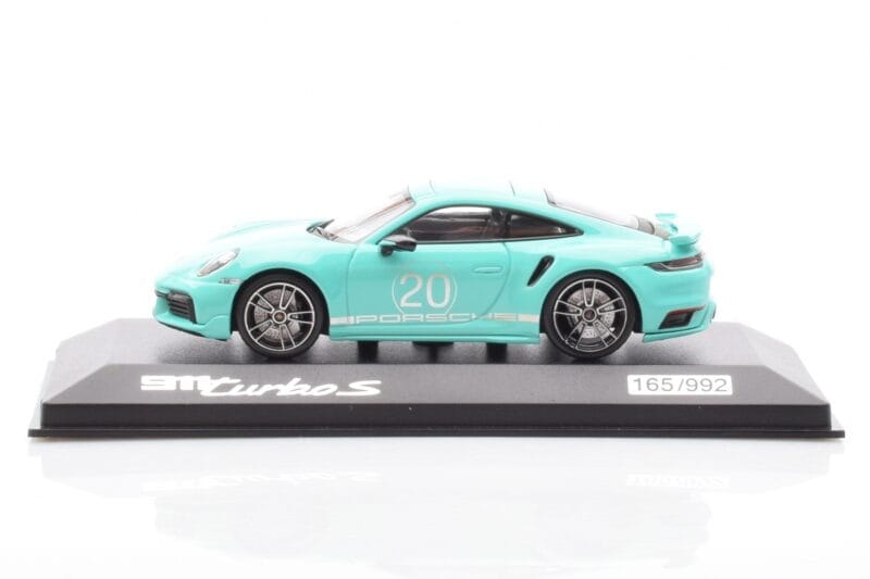 Porsche 911 992 Turbo S Mint Зелен Minichamps 1:43