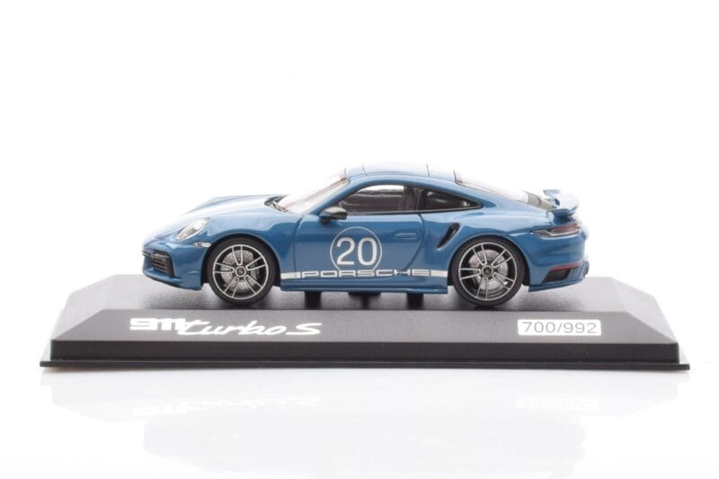 Porsche 911 992 Turbo S Oslo Син Minichamps 1:43