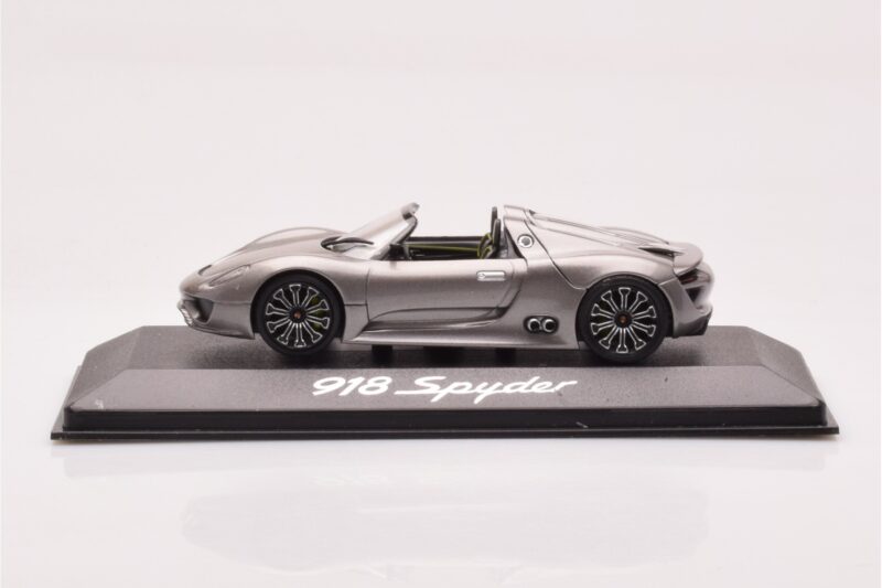 Porsche 918 Spyder Сив Металик Minichamps 1:43