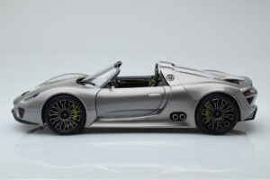 Porsche 918 Spyder Прототип Сив Металик Minichamps 1:18 110060030 Метал — снимка 4 от 7