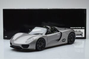 Porsche 918 Spyder Прототип Сив Металик Minichamps 1:18 110060030 Метал — снимка 7 от 7