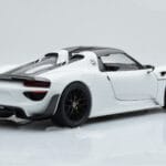 Porsche 918 Spyder Weissach Package Бял С Черни Джанти Minichamps 1:18 - image 3 of 9