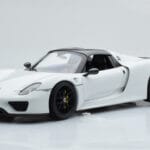 Porsche 918 Spyder Weissach Package Бял С Черни Джанти Minichamps 1:18 - image 4 of 9