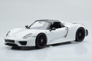 Porsche 918 Spyder Weissach Package Бял С Черни Джанти Minichamps 1:18 113062443 Метал — снимка 4 от 9
