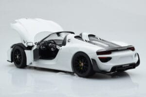 Porsche 918 Spyder Weissach Package Бял С Черни Джанти Minichamps 1:18 113062443 Метал — снимка 6 от 9