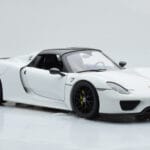 Porsche 918 Spyder Weissach Package Бял С Черни Джанти Minichamps 1:18 - image 7 of 9