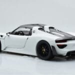 Porsche 918 Spyder Weissach Package Бял С Черни Джанти Minichamps 1:18 - image 8 of 9