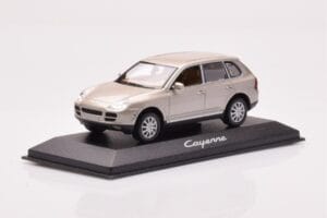 Porsche Cayenne 9PA Бежов Minichamps 1:43 WAPC2000513 Метал — снимка 2 от 4