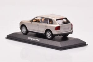 Porsche Cayenne 9PA Бежов Minichamps 1:43 WAPC2000513 Метал — снимка 3 от 4