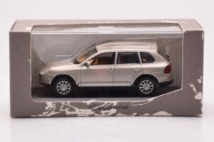 Porsche Cayenne 9PA Бежов Minichamps 1:43 WAPC2000513 Метал — снимка 4 от 4