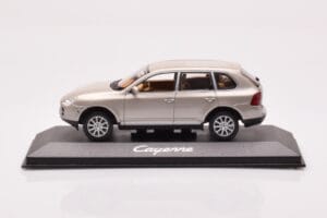 Porsche Cayenne 9PA Бежов Minichamps 1:43