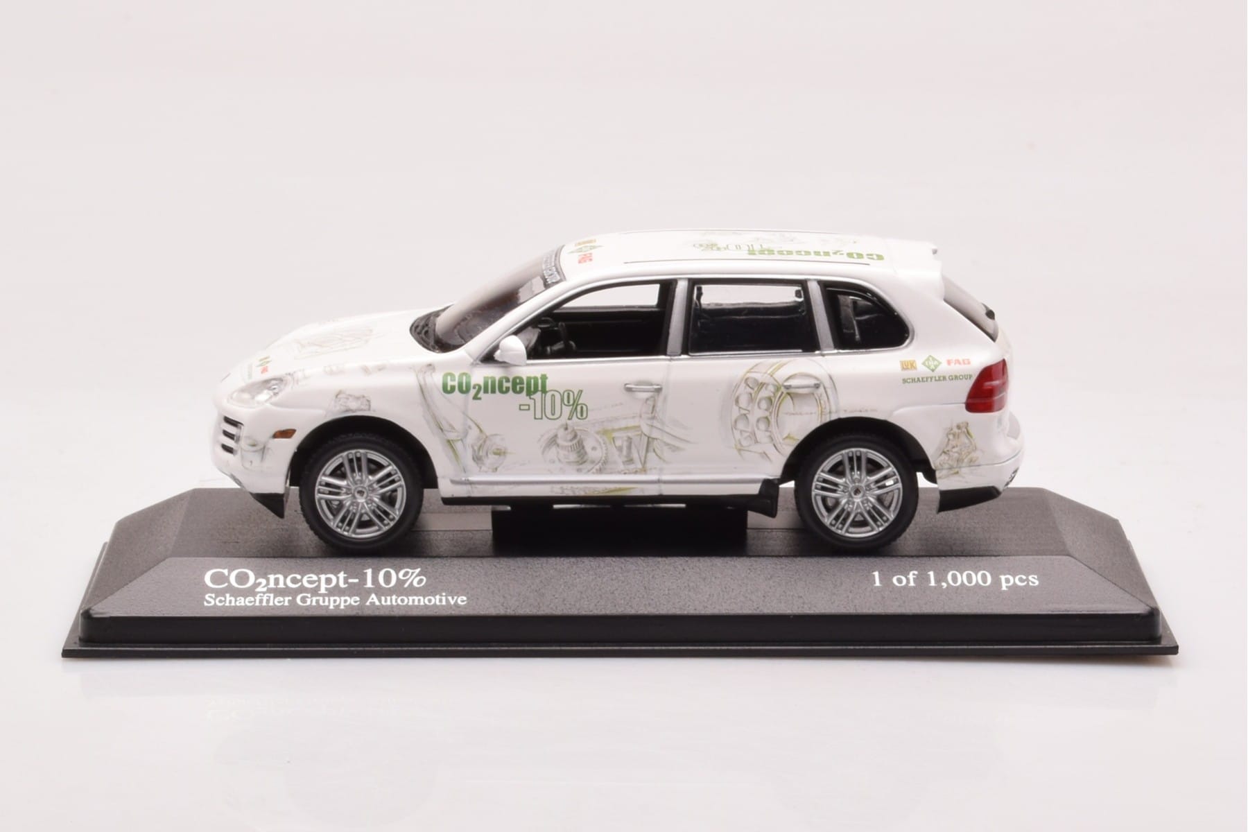 Porsche Cayenne Concept Schaeffler Gruppe Automotive Minichamps 1:43 PORSCHE-264306 Метал