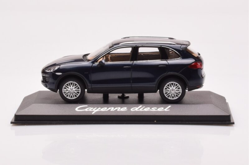 Porsche Cayenne 9PA Diesel Тъмносин Minichamps 1:43