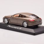 Porsche Panamera 970 4 Бежово Металик Minichamps 1:43 - image 3 of 4