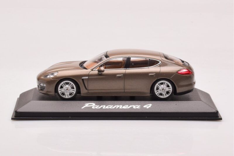 Porsche Panamera 970 4 Бежово Металик Minichamps 1:43