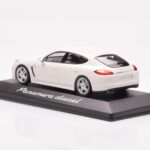 Porsche Panamera 970 Diesel Carrara Бял Minichamps 1:43 - image 3 of 4