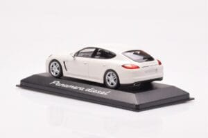 Porsche Panamera 970 Diesel Carrara Бял Minichamps 1:43 WAP0200090C Метал — снимка 3 от 4