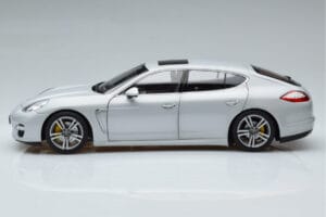Porsche Panamera 970 Turbo Сребърен Norev 1:18 187609 Метал — снимка 4 от 7