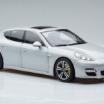 Porsche Panamera 970 Turbo Сребърен Norev 1:18 - image 5 of 7