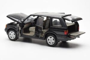 Range Rover P38 4.6 HSE Черно Металик AUTOart 1:18 70017 Метал — снимка 8 от 9