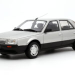 Renault 25 Phase 1 V6 Injection Сребрист Otto 1:18 OT1070 Смола