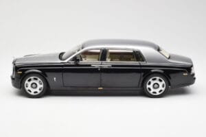 Rolls-Royce Phantom VII EWB Черен и Сребрист Kyosho 1:18 08841BKS Метал — снимка 4 от 8