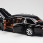 Rolls-Royce Phantom VII EWB Diamond Черен Kyosho 1:18 - image 5 of 8