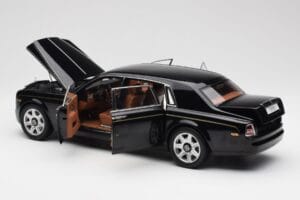 Rolls-Royce Phantom VII EWB Diamond Черен Kyosho 1:18 08841DBK2 Метал — снимка 5 от 8