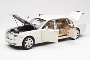 Rolls-Royce Phantom VII EWB English Бял Kyosho 1:18 08841EW2 Метал — снимка 2 от 8
