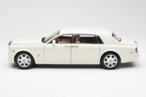 Rolls-Royce Phantom VII EWB English Бял Kyosho 1:18 08841EW2 Метал — снимка 4 от 8