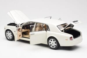 Rolls-Royce Phantom VII EWB English Бял Kyosho 1:18 08841EW2 Метал — снимка 5 от 8