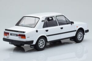 Skoda 130 L Бял IXO 1:18 18CMC158 Метал — снимка 2 от 6