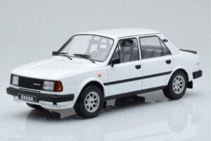 Skoda 130 L Бял IXO 1:18