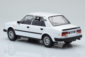Skoda 130 L Бял IXO 1:18 18CMC158 Метал — снимка 5 от 6