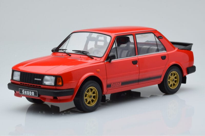 Skoda 130 LR Червен IXO 1:18