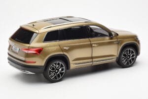 Skoda Kodiaq Златен FAW 1:18 ZSX000001GOL Метал — снимка 3 от 8