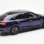 Skoda Octavia Pro Син FAW 1:18 - image 3 of 8