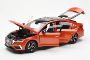 Skoda Octavia Pro Оранжев FAW 1:18 ZMR000006ORA Метал — снимка 2 от 8