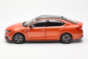 Skoda Octavia Pro Оранжев FAW 1:18 ZMR000006ORA Метал — снимка 4 от 8